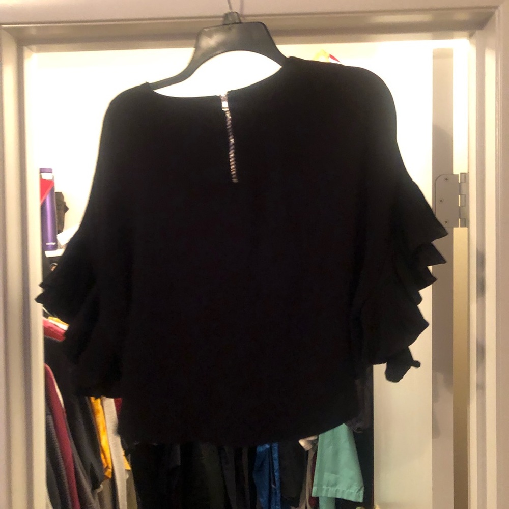 Women’s black flowy crop top